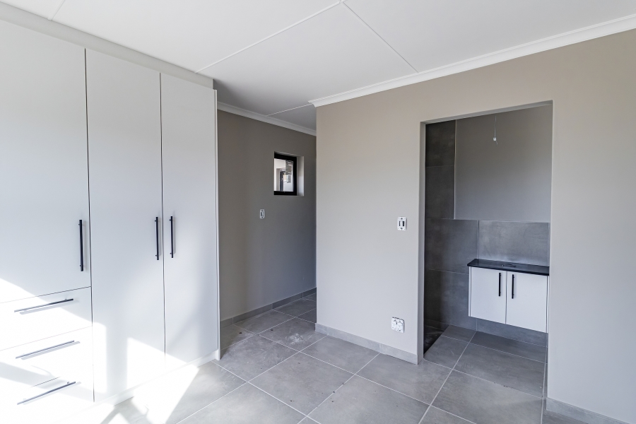 3 Bedroom Property for Sale in Hoogland Western Cape